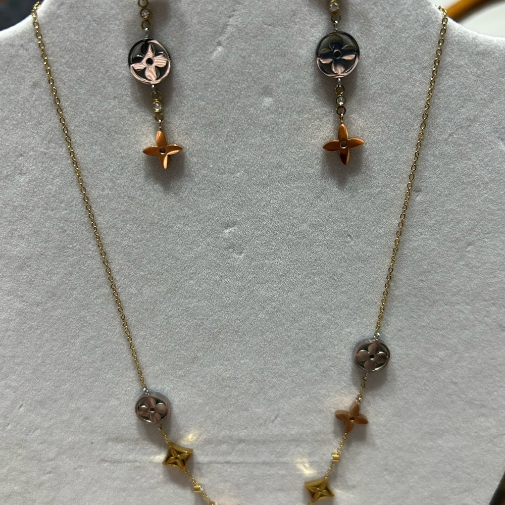 Elegant Gold and Silver Necklace and Earring Set
